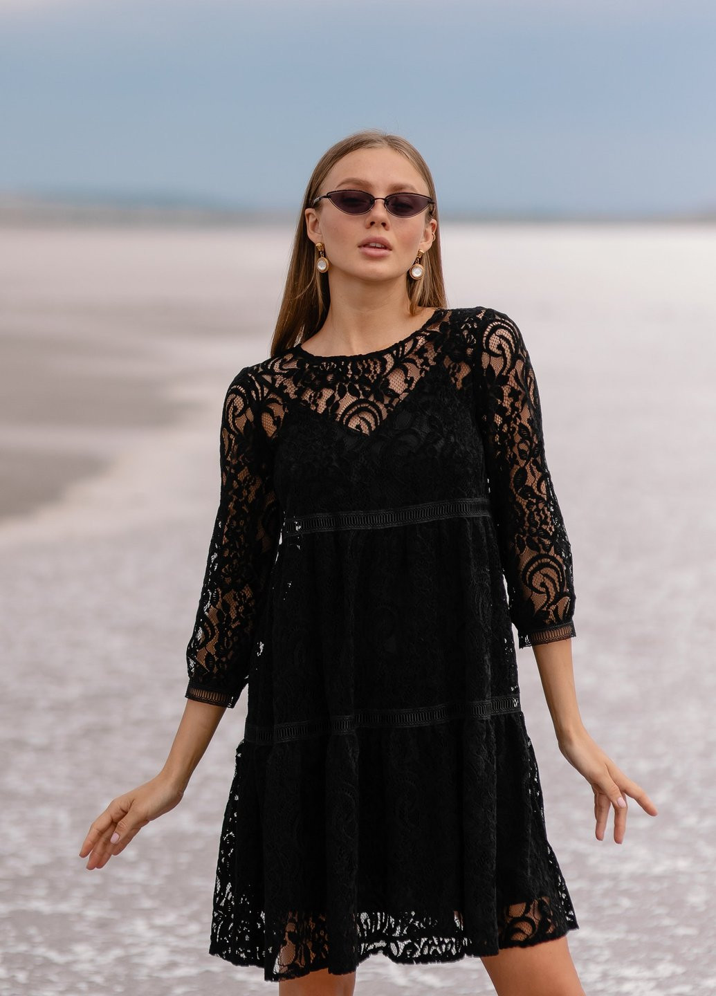 Черное коктейльное черное кружевное платье Gepur однотонное
