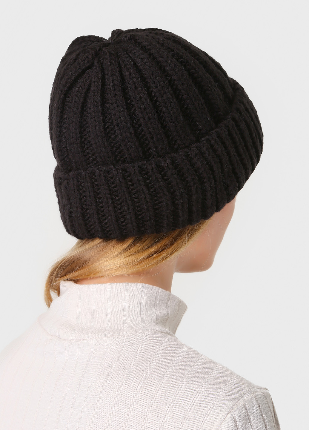Теплая зимняя шерстяная женская шапка с отворотом на флисовой подкладке 500048 DeMari Мия бини однотонная чёрная кэжуал шерсть