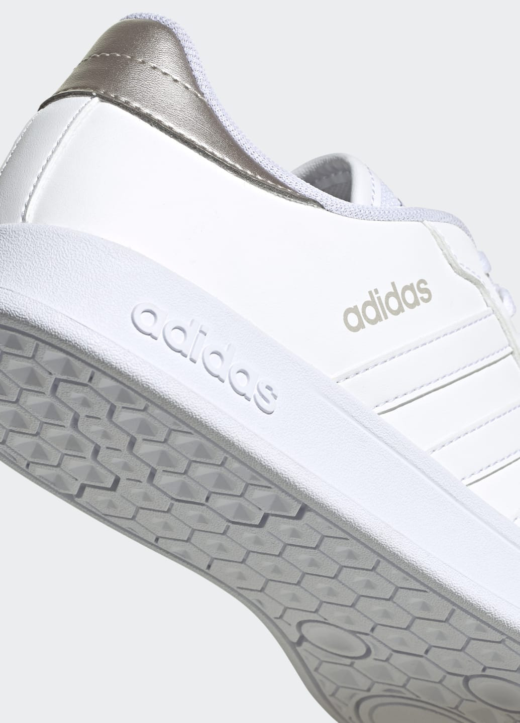 Білі осінні кросівки breaknet adidas