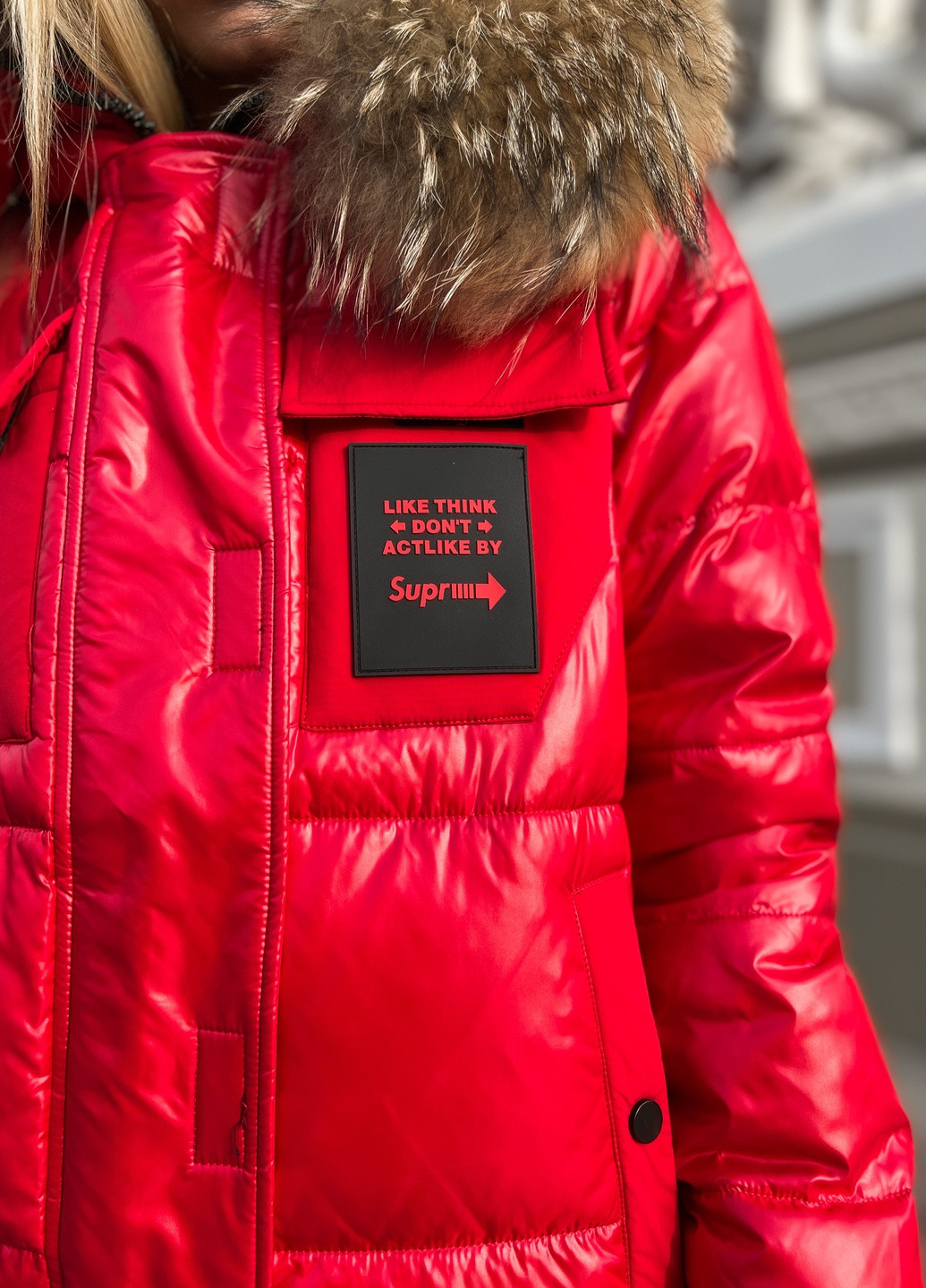 Красная зимняя женская зимняя куртка c натуральным мехом енота 921212 Visdeer