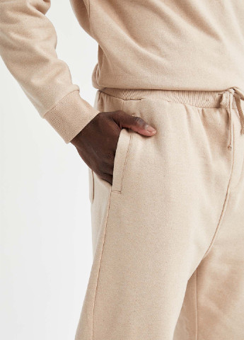 Светло-бежевые кэжуал демисезонные джоггеры брюки DeFacto
